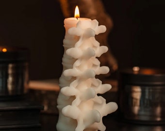 Colonna vertebrale realistica - Candela gotica di The Blackened Teeth / Decorazione gotica per la casa / Fatta a mano da artigiani