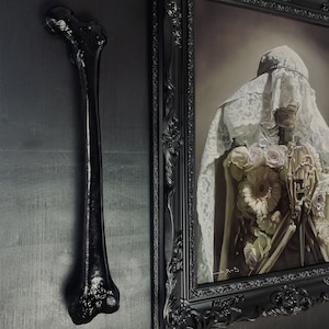 The Blackened Bone / Galleria a parete - Arredamento gotico per la casa / Fatto a mano da The Blackened Teeth