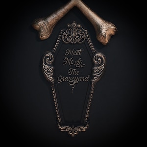 Encuéntrame en el cementerio - Placa de ataúd / Decoración gótica para el hogar / Galería de pared / The Blackened Teeth Ltd