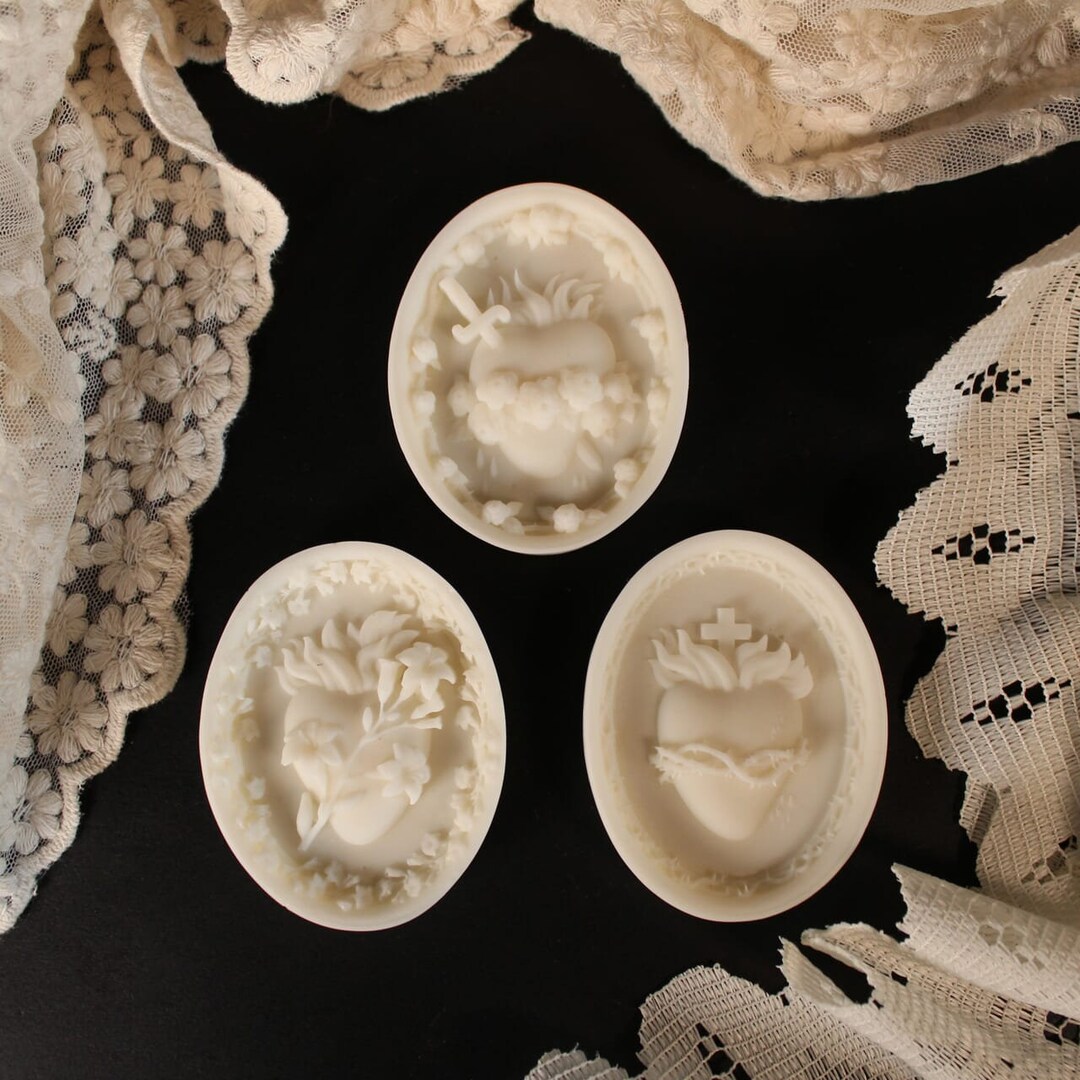 Sacred Heart Rose Oval Melts Gift Set Wax Melt Lockets Vegan Soy Melts