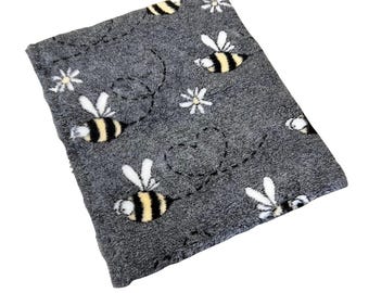 Pawstrading Dog Vet Mat Bed BEE LOVE Grey Marl Bedding Cage Blanket Whicks Moisture premium