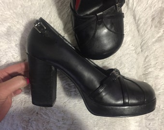 lei t strap shoes