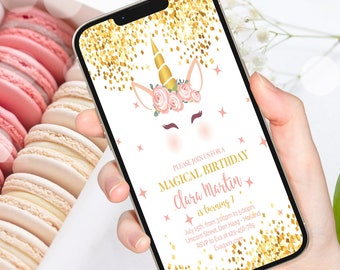 Può includere: Un invito digitale per una festa di compleanno magica con un'illustrazione di unicorno, glitter dorato e il testo "PLEASE JOIN US FOR A MAGICAL BIRTHDAY Clara Martin is turning 7 July 15th, from 3:00pm to 5:00pm Unicom Street, Den Haag - Holland RSVP to Eva at 123-456-789 Evabox.com"