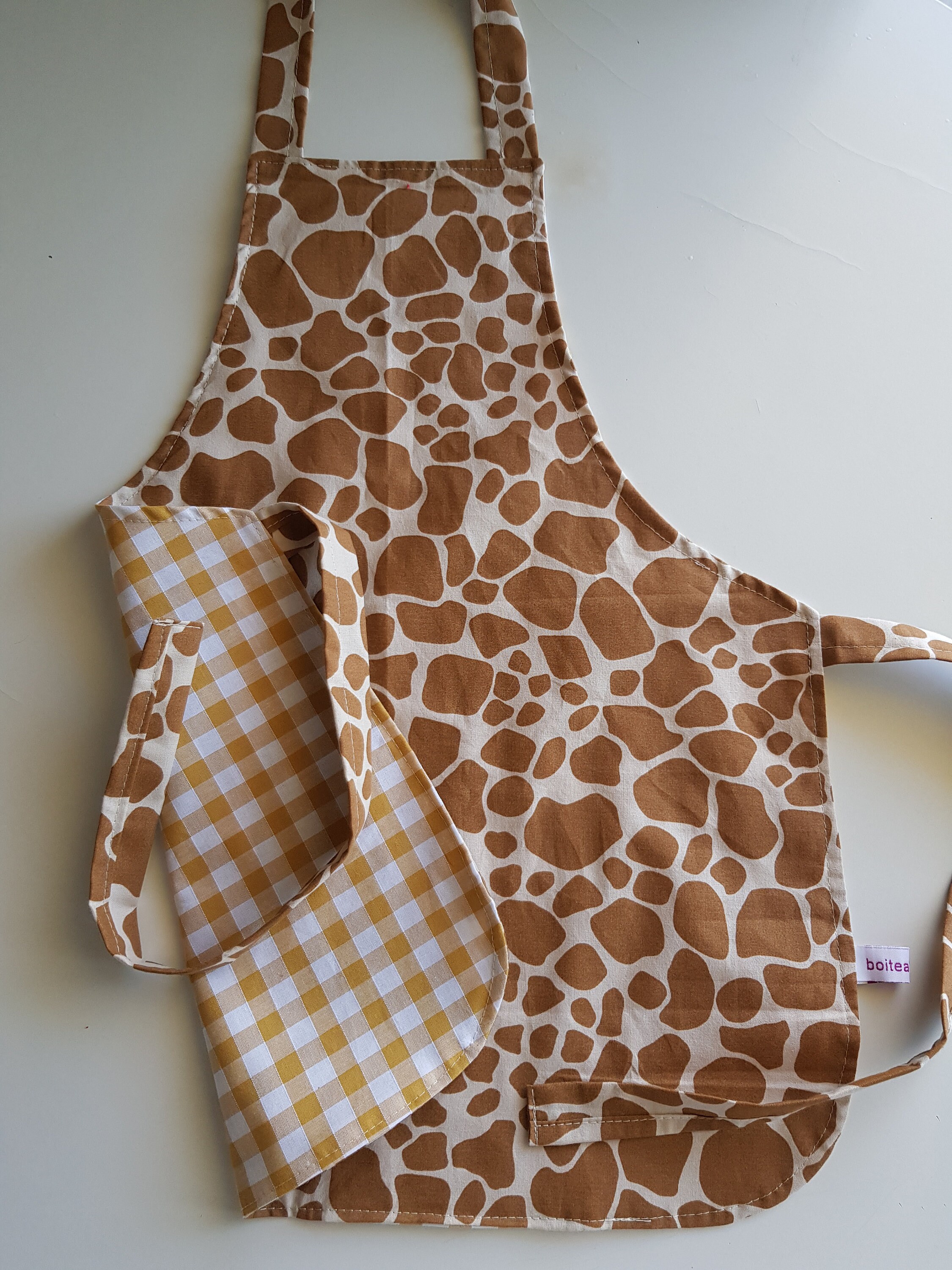 Tablier Enfant Tissu Coton Motif Imprimé Girafe et Vichy Moutarde