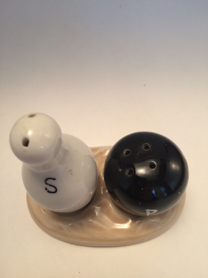 Made in Japan Pioneer MDSE Co NY Salt and Pepper Shakers Vintage Bowling Ball and Pin
