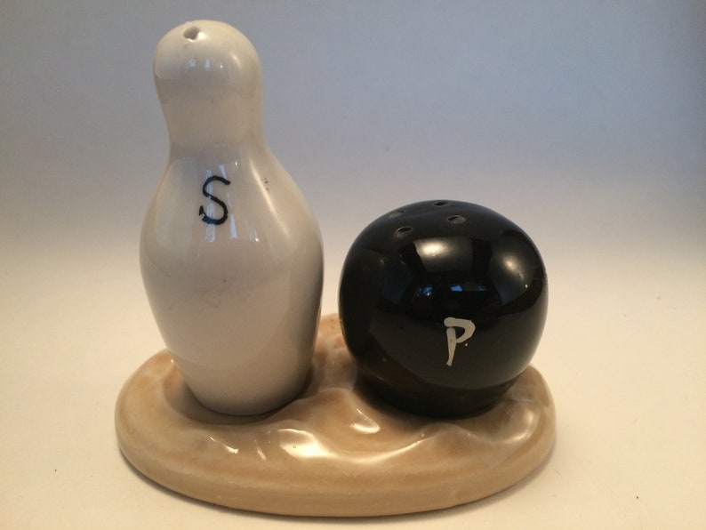 Made in Japan Pioneer MDSE Co NY Salt and Pepper Shakers Vintage Bowling Ball and Pin