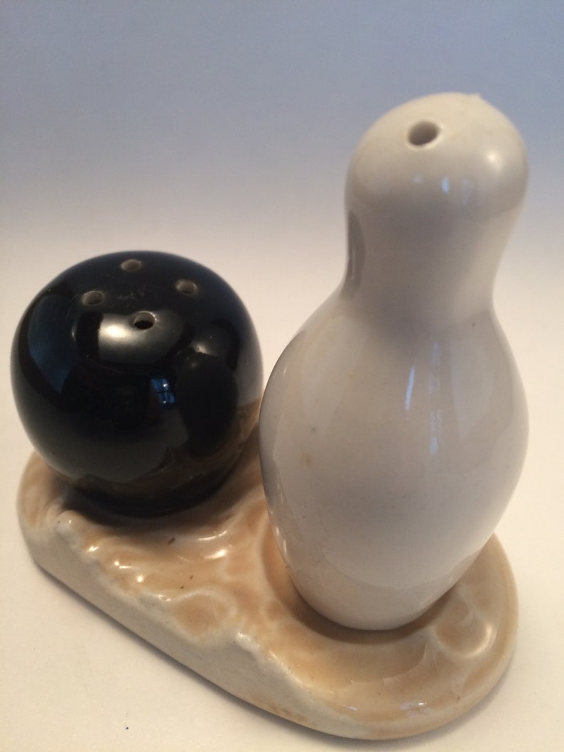 Made in Japan Pioneer MDSE Co NY Salt and Pepper Shakers Vintage Bowling Ball and Pin