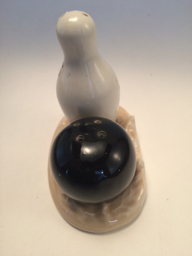 Made in Japan Pioneer MDSE Co NY Salt and Pepper Shakers Vintage Bowling Ball and Pin
