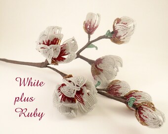 Perlen Magnolien Zweig: Faux Blumenstrauß, Rubin & Weiß