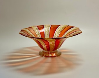 Bol de cristal de Murano de mediados de siglo Attr Seguso, salmón y latticino dorado