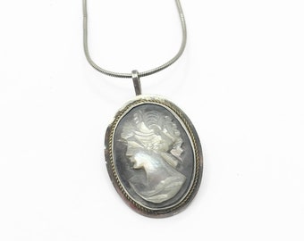 Collana vintage con cammeo in conchiglia in argento sterling