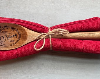 Cuillère en bois personnalisée pour nounou avec ensemble de torchons, cadeau pour nounou, cadeau de fête des mères, cuillère de cuisine gravée, cadeau de pâtisserie, cadeau pour maman