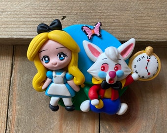 Spilla Alice e Bianconiglio