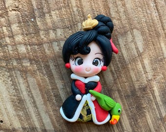 Pin Reina de Corazones con flamenco