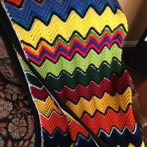 Afghanische Decke in Regenbogenfarben
