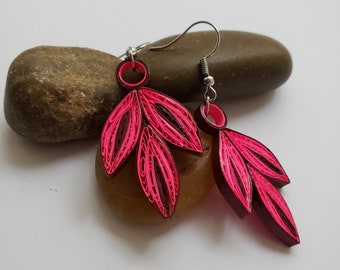 Rosa Blatt Quilled Ohrringe
