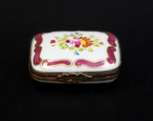 Vintage quot Decor Main quot (Decorated by Hand) Limoges Porcelain hinged pill box with two signatures