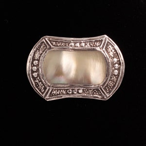 Beautifull Vintage Silver brooch with double Mabe blister pearl shell image 1