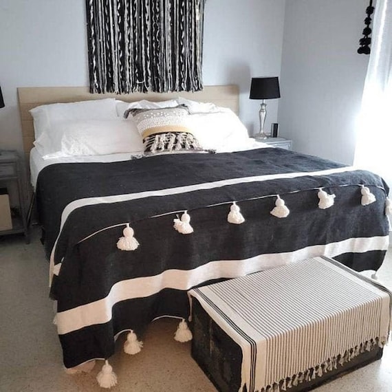 Black and white throw blanket with tassels hotsell