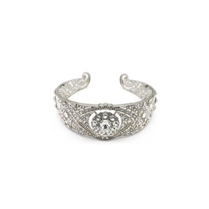 Diamanten bandeau-tiara (Meghan Markle) | MirrorMeg van Queen Mary&#39;s Diamond bandeau-bruiloftshoofddeksel gedragen door de hertogin van Sussex
