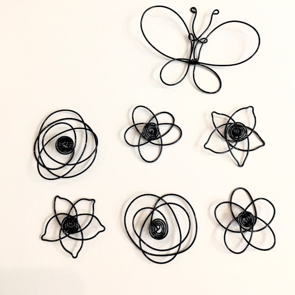 Home decor. Wire art, Wall decor. A set of extra small 6 flowers. Black. Gold. Unique and simple Interior design. 100% handmade. Wall art