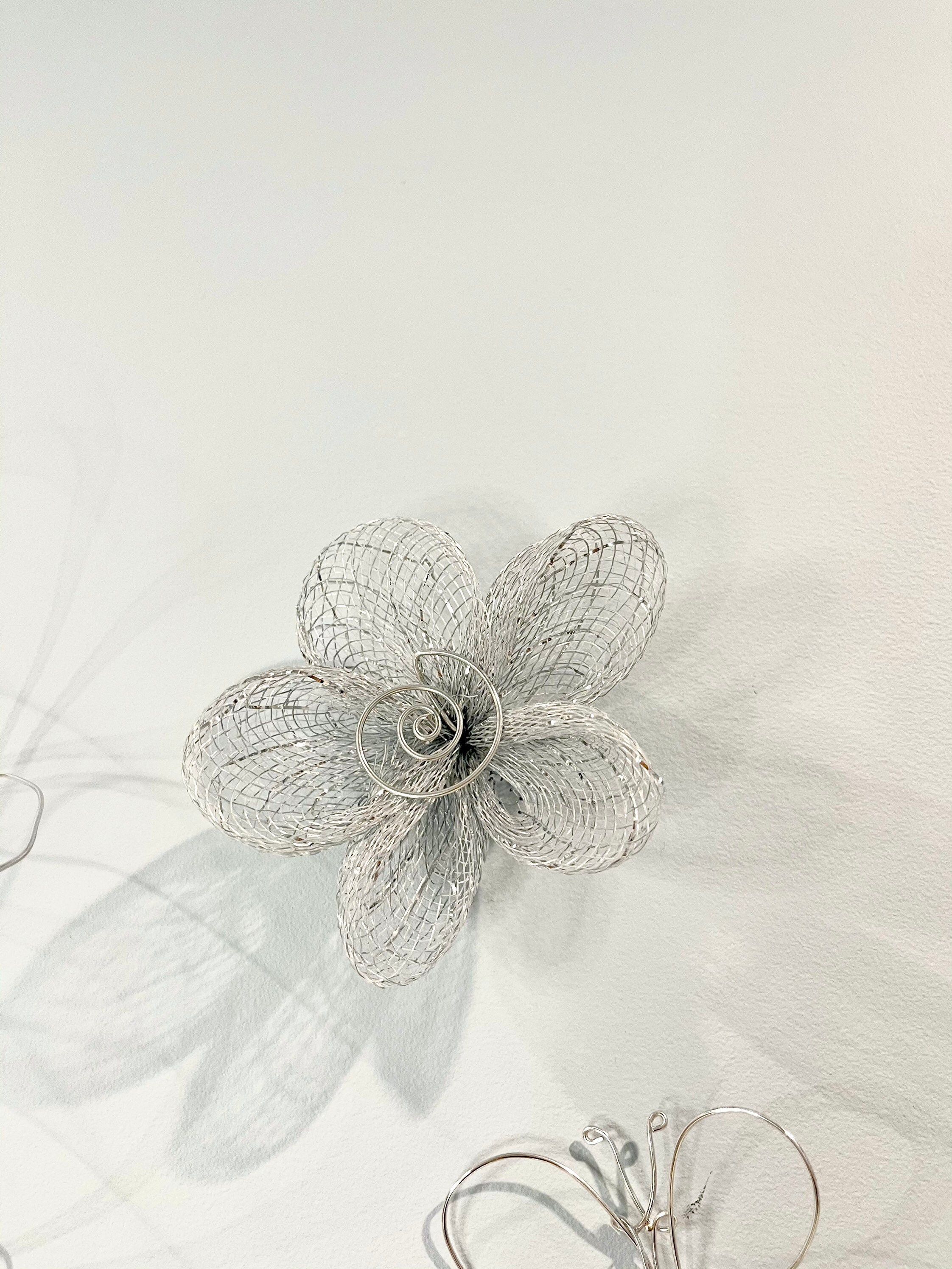 Home decor. Wall decor. Wall Hanging. Wire art. 3 Wire flowers Etsy
