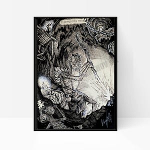 Può includere: Illustrazione in bianco e nero a penna e inchiostro in una cornice nera. L'opera raffigura una figura con un bastone, circondata da elementi fantastici, con il testo "CLINTSTONER MINER" in alto. Firmata dall'artista.