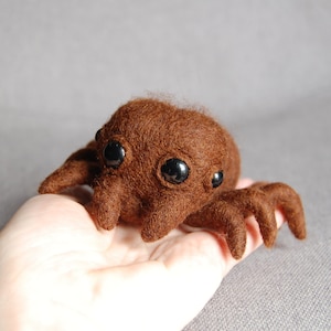 Felted spider Wool felt arachnid Spider toy Needle felt animal Nursery decor Sculpture spooky spiders Halloween decorations Cute monster