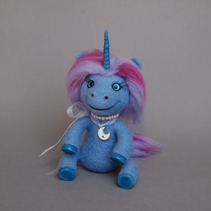 Needle Felted Unicorn Fantasy Animals Unicorn Toy Wool Sculpture Nursery decoration Miniature Unicorn Gift for lovers unicorns Felt unicorn