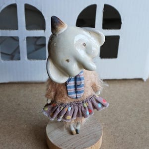 OOAK Kunstpuppe Elefant Miniaturpuppe Tier handgemacht Sammlerstück Sammelbrosche Keramik handgemacht Autor der Arbeit Elefantmädchen