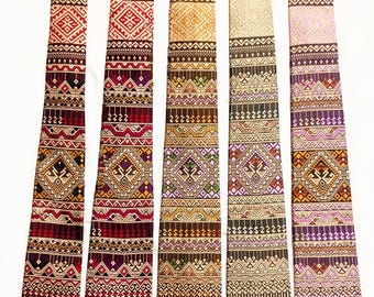 Gravata de algodão tailandesa feita à mão: gravata com padrão colorido, estilo tailandês exclusivo.