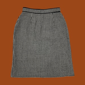 Vintage 80’s wool houndstooth skirt 26W