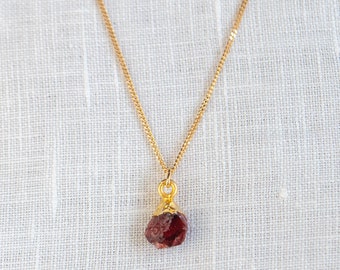sustainable 925 silver necklace with raw garnet pendant, necklace with real gemstone, birthstone January, Mother's Day gift mom