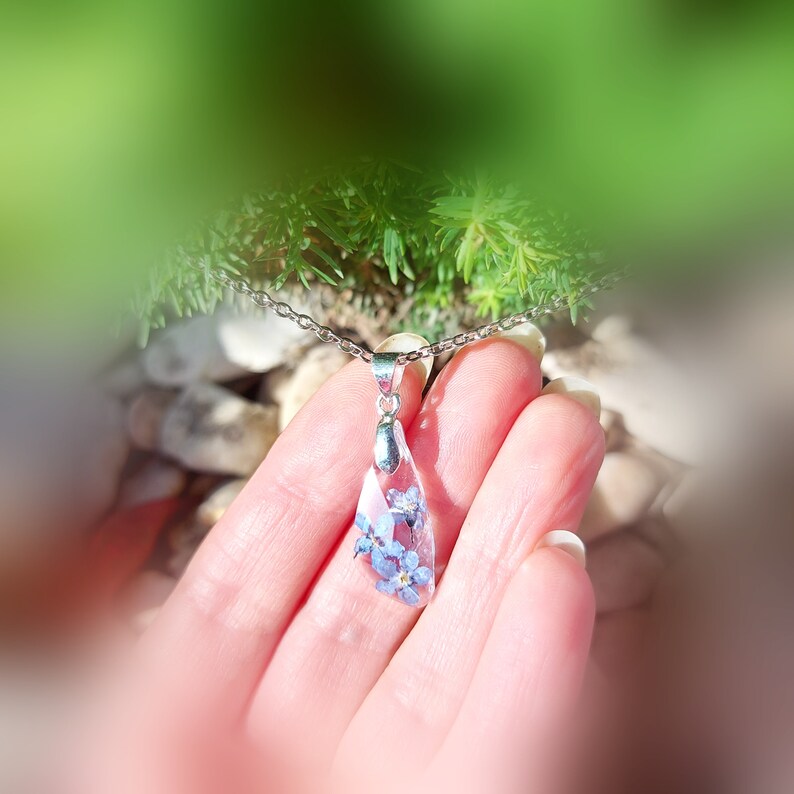 Forget me not pendant Eco resin Crystal terrarium real flower necklace Real plant 18th birthday gift Blue mini terrarium 30th birthday gift