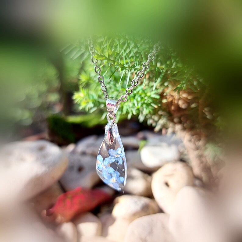 Forget me not pendant Eco resin Crystal terrarium real flower necklace Real plant 18th birthday gift Blue mini terrarium 30th birthday gift