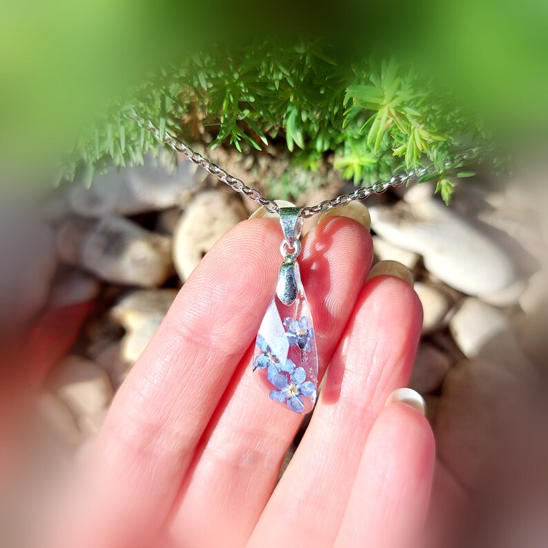 Forget me not pendant Eco resin Crystal terrarium real flower necklace Real plant 18th birthday gift Blue mini terrarium 30th birthday gift