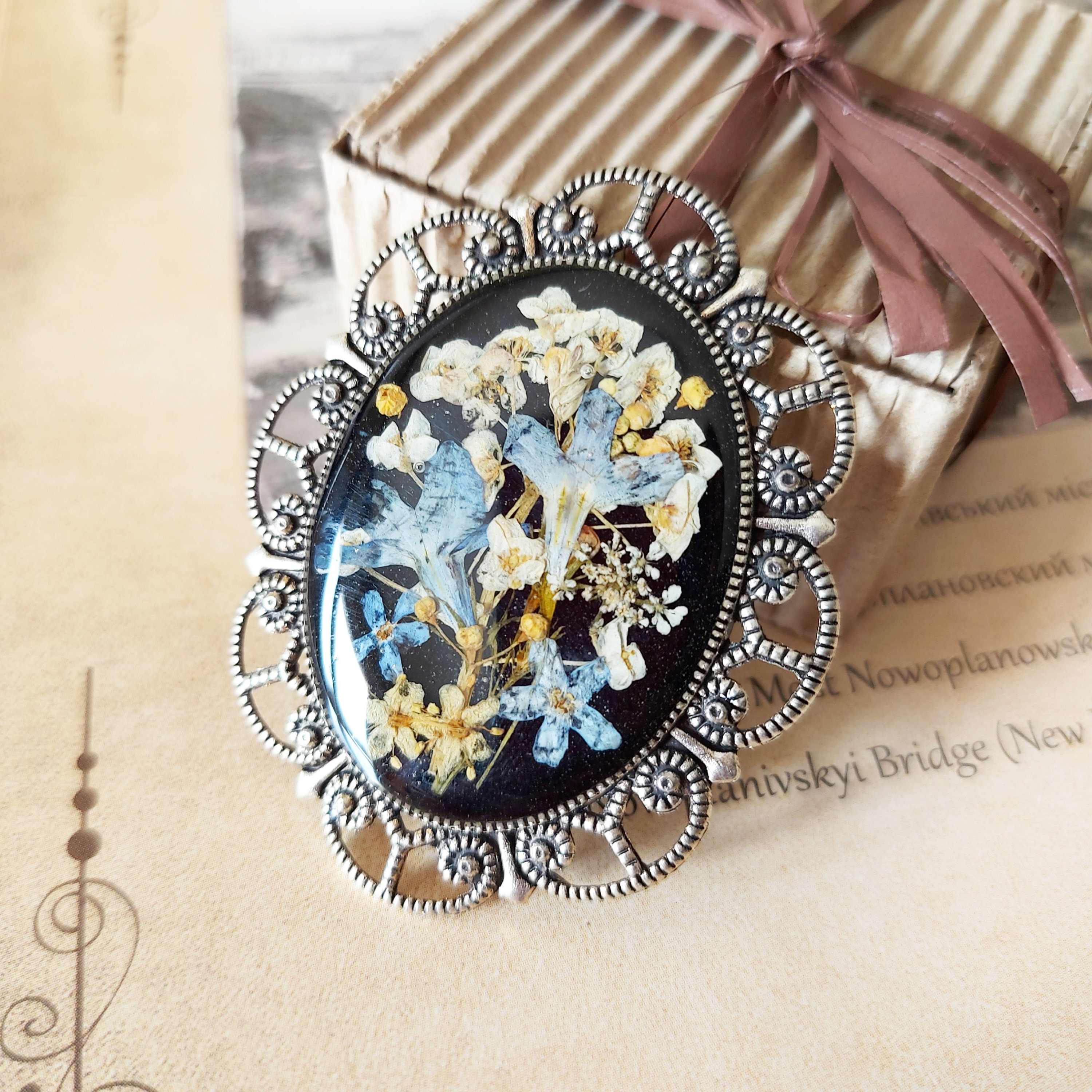 Resin brooches 2024