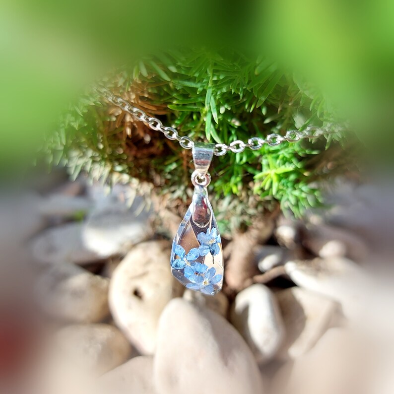 Forget me not pendant Eco resin Crystal terrarium real flower necklace Real plant 18th birthday gift Blue mini terrarium 30th birthday gift