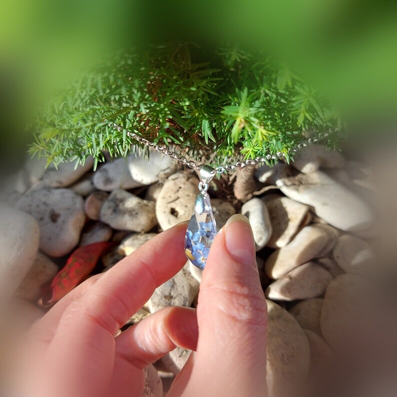 Forget me not pendant Eco resin Crystal terrarium real flower necklace Real plant 18th birthday gift Blue mini terrarium 30th birthday gift