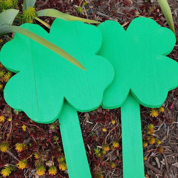 Handmade St Patricks Day Four Leaf Clover ~ Shamrock ~ Wooden Yard Post and Garden Decor