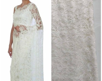 Sari in pizzo Chantilly con camicetta in dupion, su misura