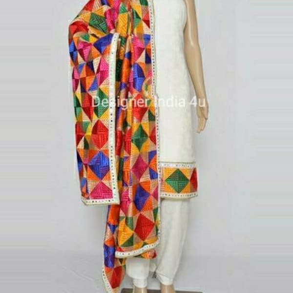 Punjabi-pak van ruwe zijde: op maat gestikte Phulkari Dupatta Salwar Kameez