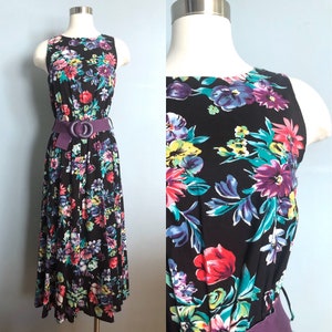 Vintage Womens Size XS Sleeveless Multicolored Long Floral Dress with Black Background