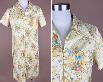 Vintage 1970s Women's Size L Pale Yellow Collared Short Sleeve Dress with Blue and Red Floral Detail