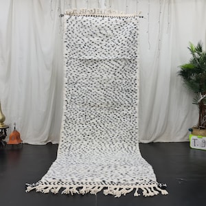 Custom Moroccan Beniourain Runner - Tribal Area Rug - Woven Dotted Rug - Authentic Wool Runner - White & Black Rug - Tapis Marocain.