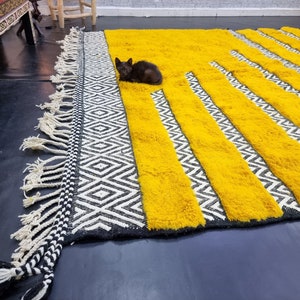 Mustard Wool Beniourain Rug
Tufted Custo made
Fringes on both ends