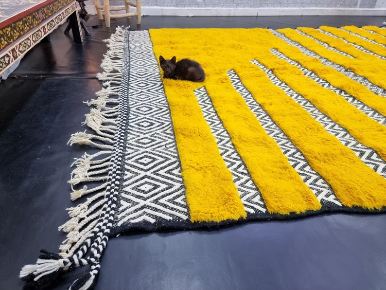 Mustard Wool Beniourain Rug
Tufted Custo made
Fringes on both ends