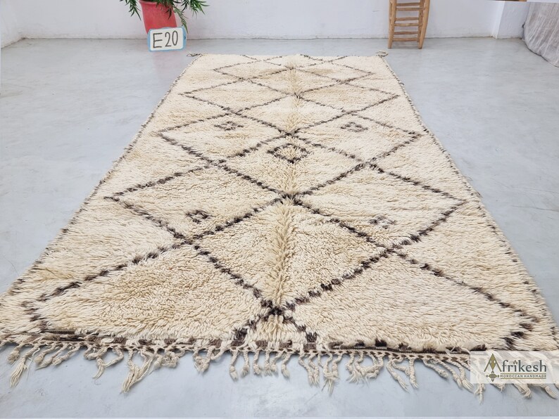 BENI OURAIN Vintage RUG 6x11, Moroccan Cream & Black Diamond Rug, Hand Knotted Sheep Wool Rug, Old Bohemian Area Rug, Moroccan Style - Afrikesh Rug - One Side  Fringes.
Pile Height: 3 cm -1.18 inches.