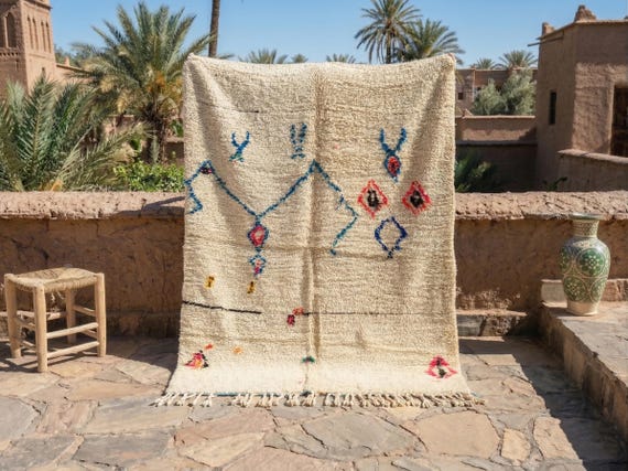 VINTAGE AZILAL RUG 5x8, Moroccan Berber Carpet, Geometric Wool Decor, Handmade Beni Area Rug, Off White & Blue Tribal Design.
