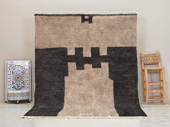 BENI OURAIN RUG, Shaggy Moroccan Design, Handcrafted Wool Carpet, Custom Size Berber Rug, Fabulous Beige & Black Area Rug, Abstract Decor